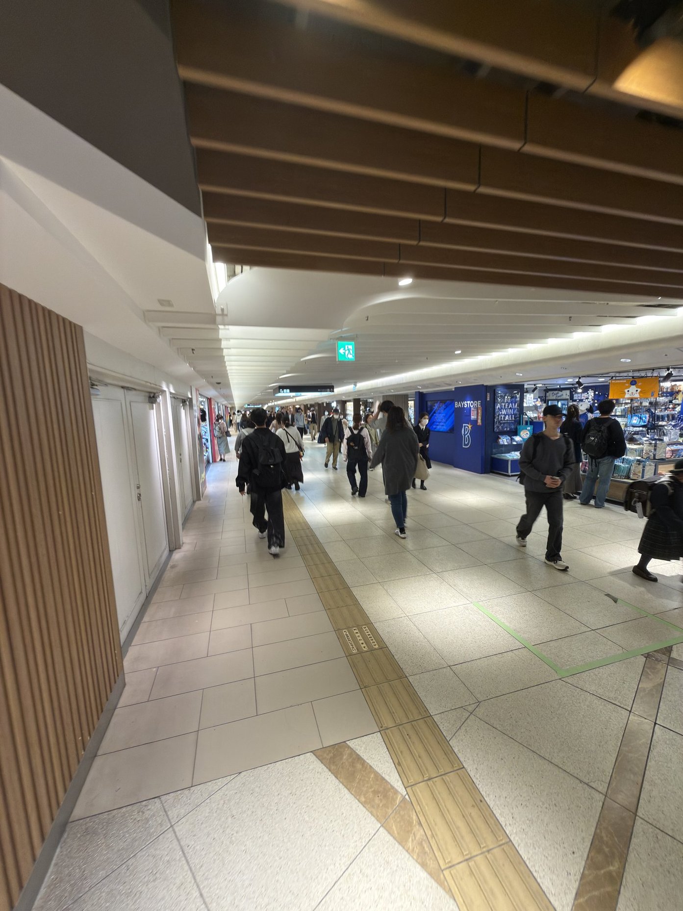 西口地上・北幸方面
